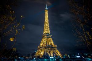 eiffel-tower-paris-moulin-rouge-show-and-seine-river-cruise-in-paris-150305